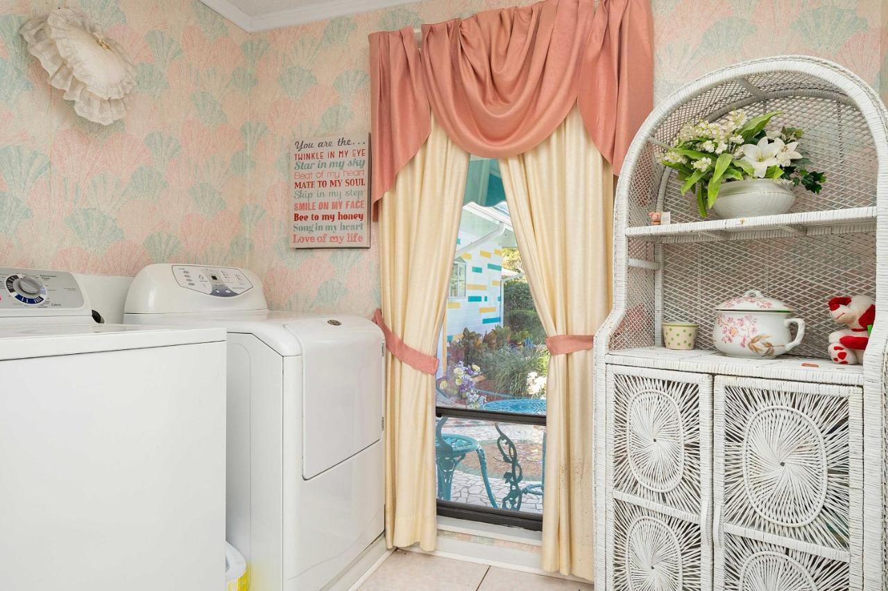 Pams Mermaid House With Riverfront Yard And Lanai! Apartment วีคิวาคี ภายนอก รูปภาพ